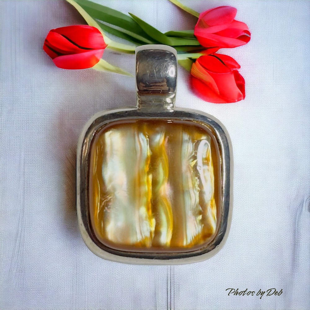 🔥2/$25🔥 Vintage pendant